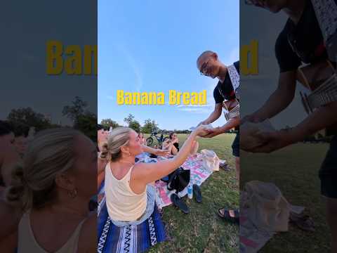 I got banana bread after singing to these cute girls! #funny #singingtostrangers  #girlfriend